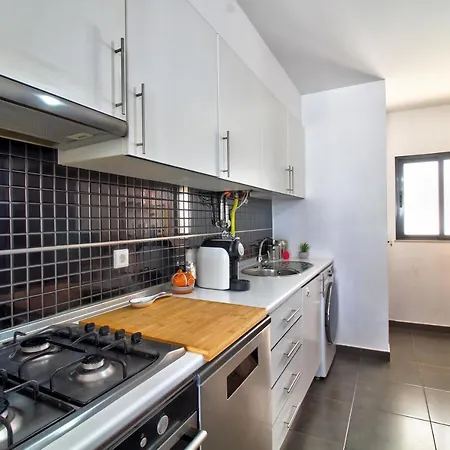 Center Location, Ac, Swimming Pool, And Parking شقة Olhão