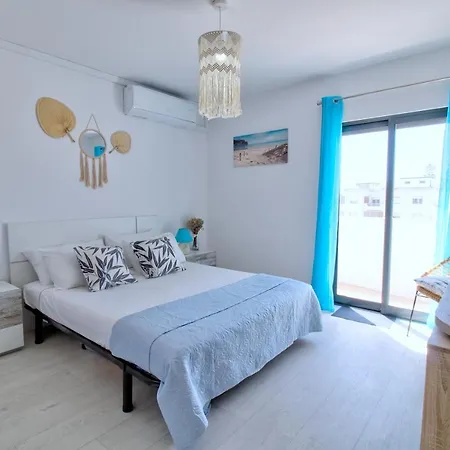 Center Location, Ac, Swimming Pool, And Parking Olhão