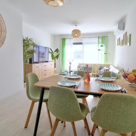 Center Location, Ac, Swimming Pool, And Parking Apartamento Olhão