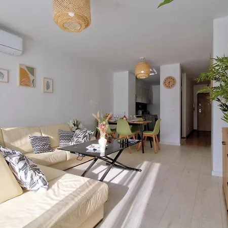 Center Location, Ac, Swimming Pool, And Parking Olhão