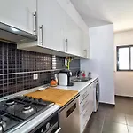 Center Location, Ac, Swimming Pool, And Parking شقة Olhão