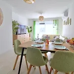 Center Location, Ac, Swimming Pool, And Parking Apartamento Olhão
