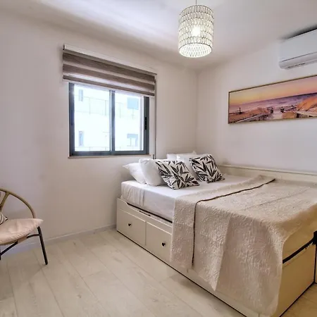 Appartement Center Location, Ac, Swimming Pool, And Parking